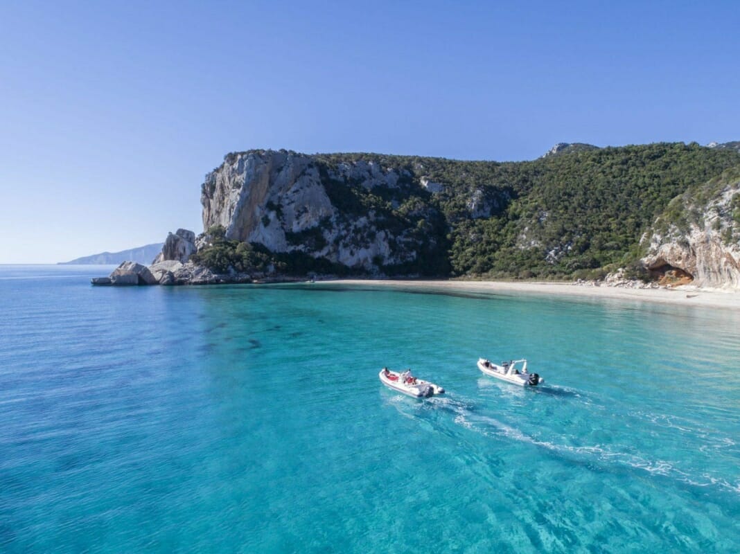 Agostino_Charter_con_skipper_botes_inflables_Cala_Luna-escala-1