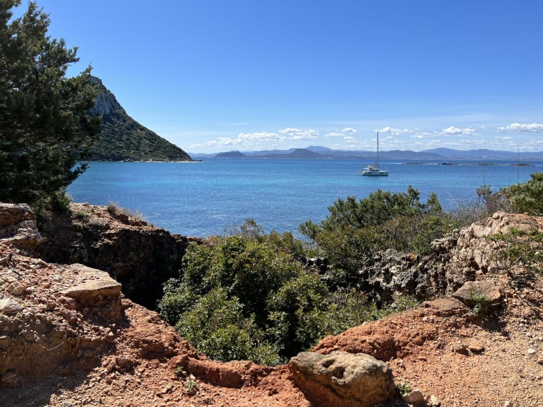 Capo Figari: 1 día entre la naturaleza y la historia