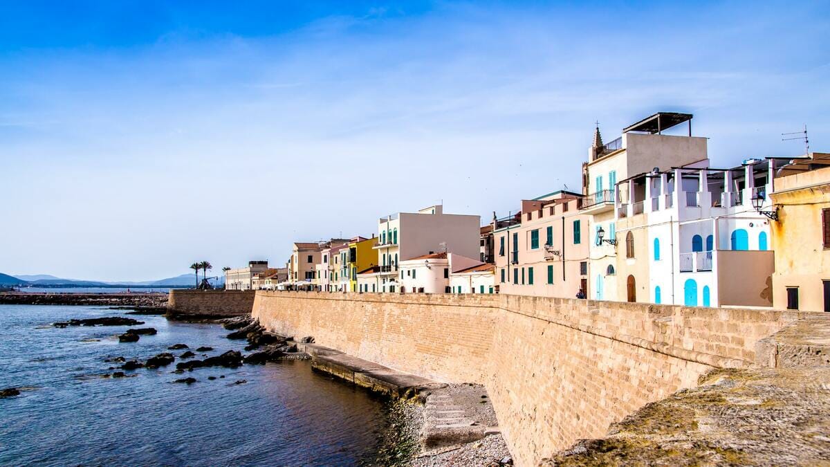 Alghero, Frente al mar