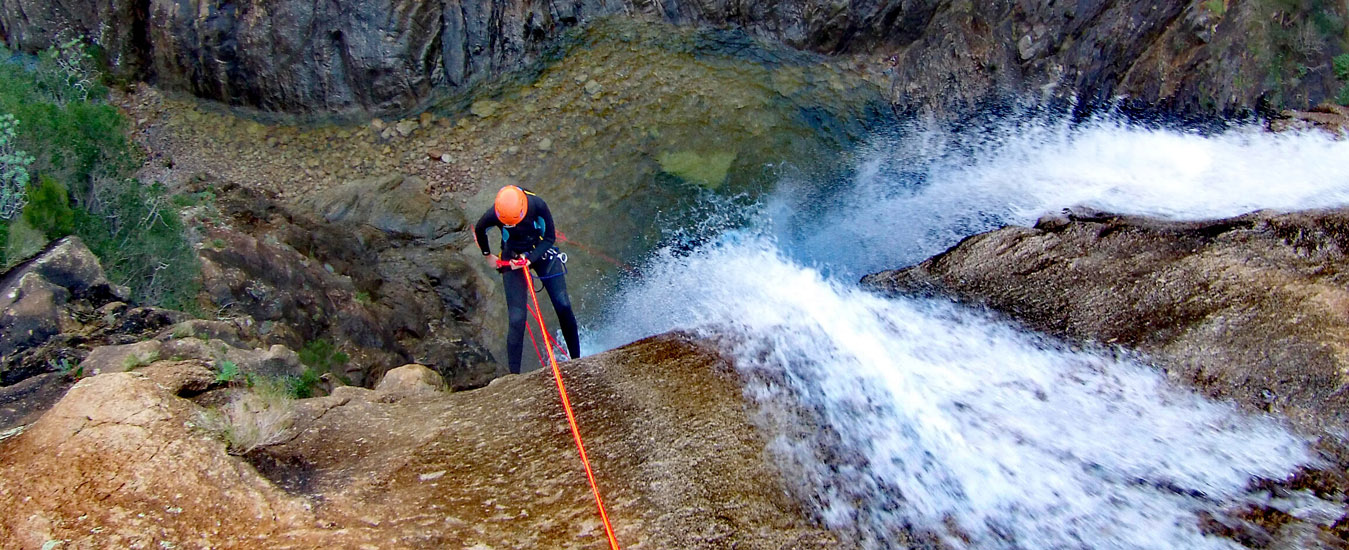 Canyoning Sardegna: Escursioni Spettacolari E Trekking Con Guida. Canyoning Sardegna: Escursioni Spettacolari E Trekking Con Guida.
