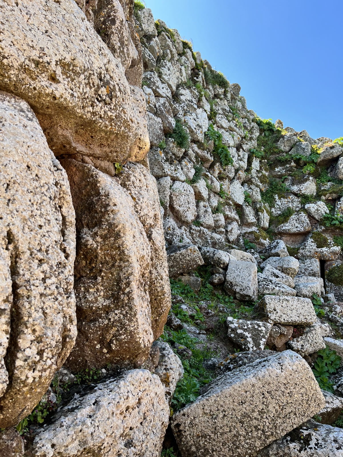 Grands rochers de l'Arrubiu Nuraghe