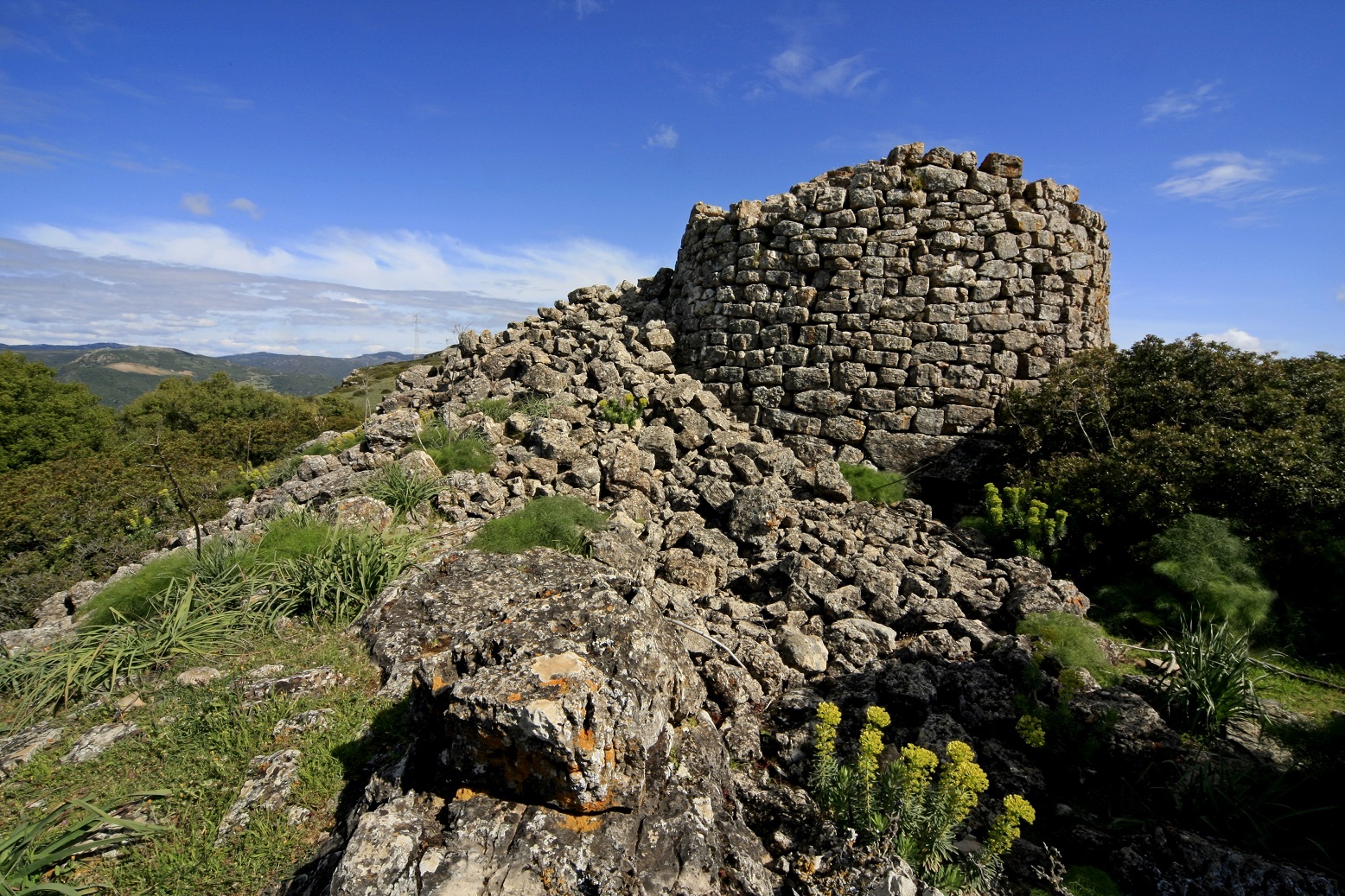 Ulassai In Sardegna: Scoprire La Bellezza Del Borgo Tra Natura E Arte Ulassai In Sardegna: Scoprire La Bellezza Del Borgo Tra Natura E Arte