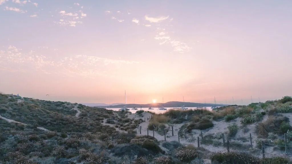 Porto Pollo, Palau : Plage, planche à voile, cerf-volant et apéritif en Sardaigne