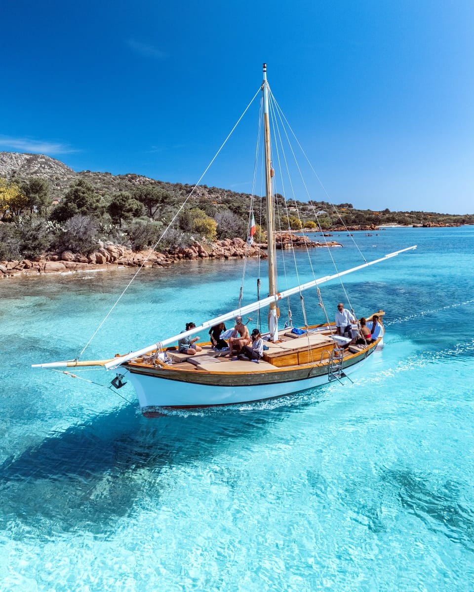 Cala Girgolu: Come Arrivare In Spiaggia E Consigli Local Escursioni Tavolara Sailing San Paolo